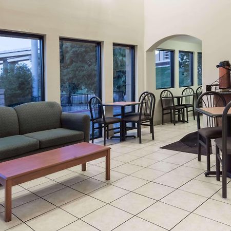 Days Inn South Austin Bagian luar foto